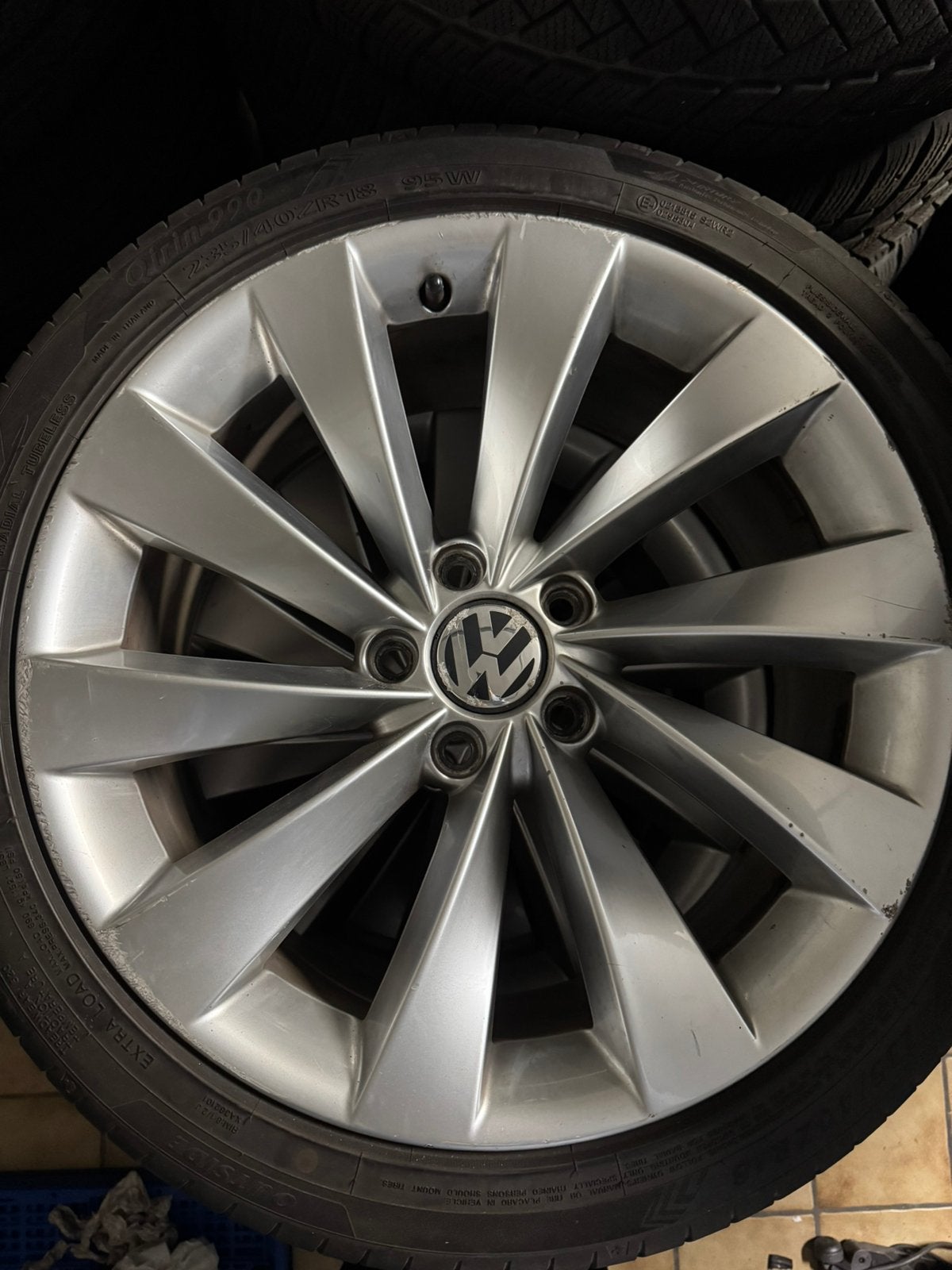4 jantes VW 18 pouces + pneus 235/40 R18 – ET41 – Volkswagen, Enlèvement, 18 pouces, Pneu(s)