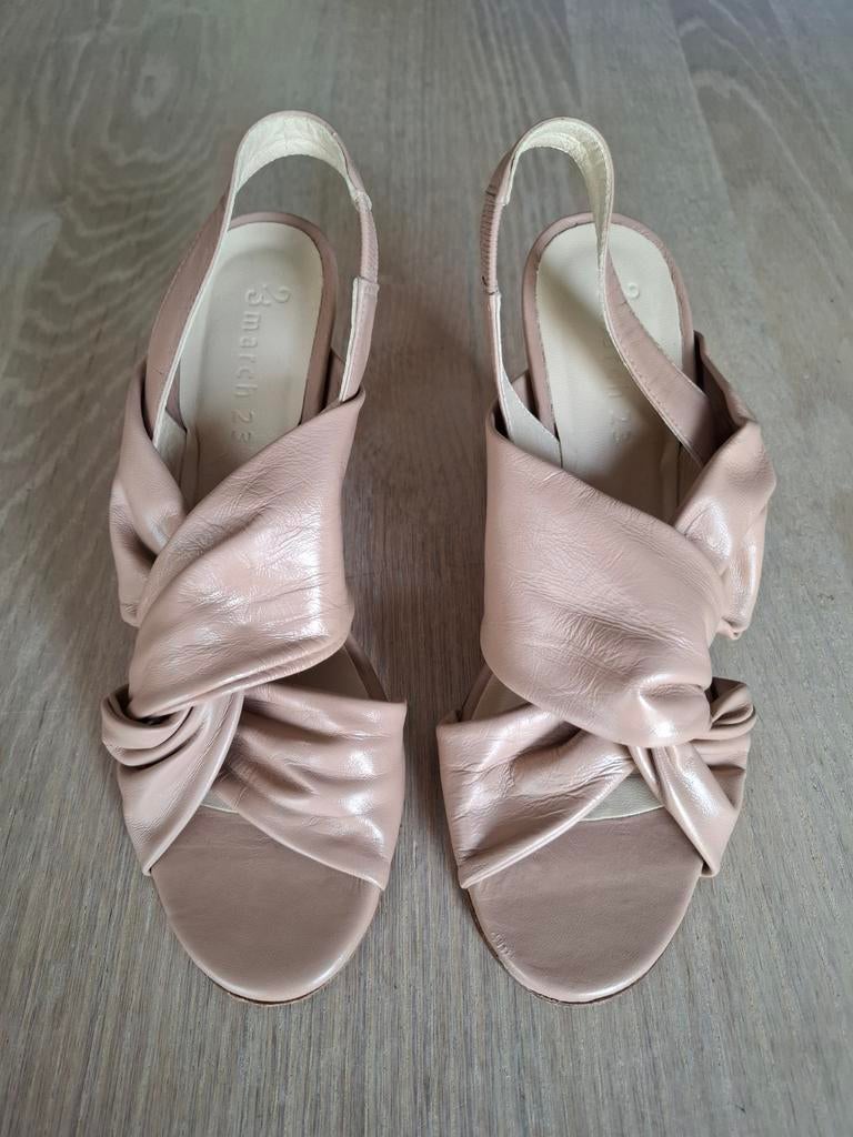 Mooie open pump March 23 maat 37, Kleding | Dames, Schoenen, Ophalen of Verzenden