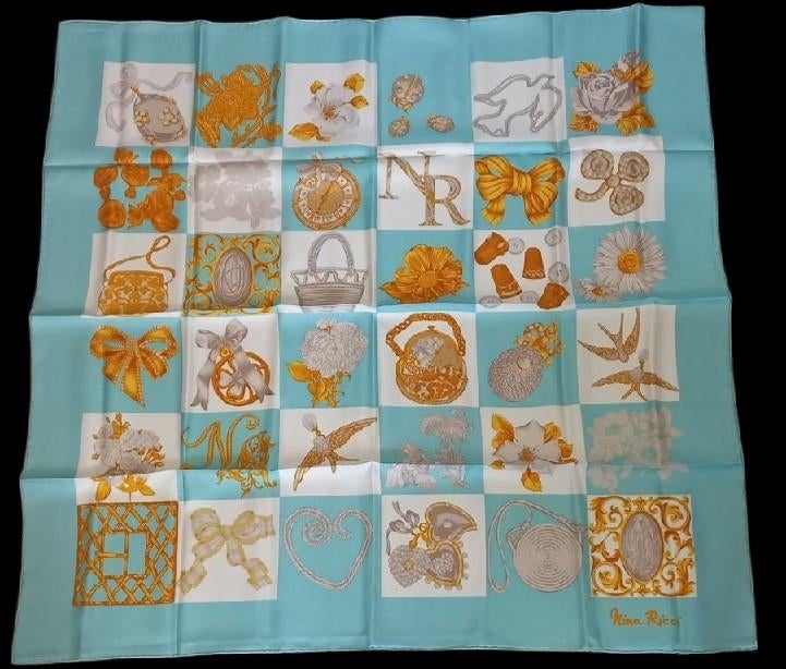 Nina Ricci vintage zijde sjaal., B, Ophalen of Verzenden, Sjaal, Gedragen