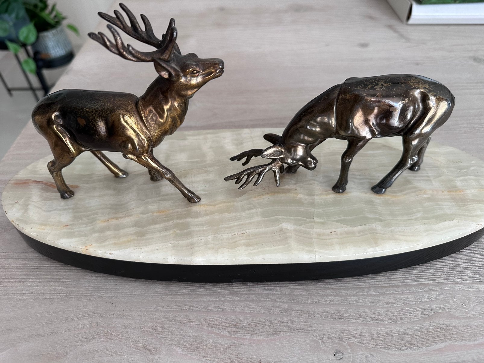 Herten op marmer ondergrond, Ophalen, Brons