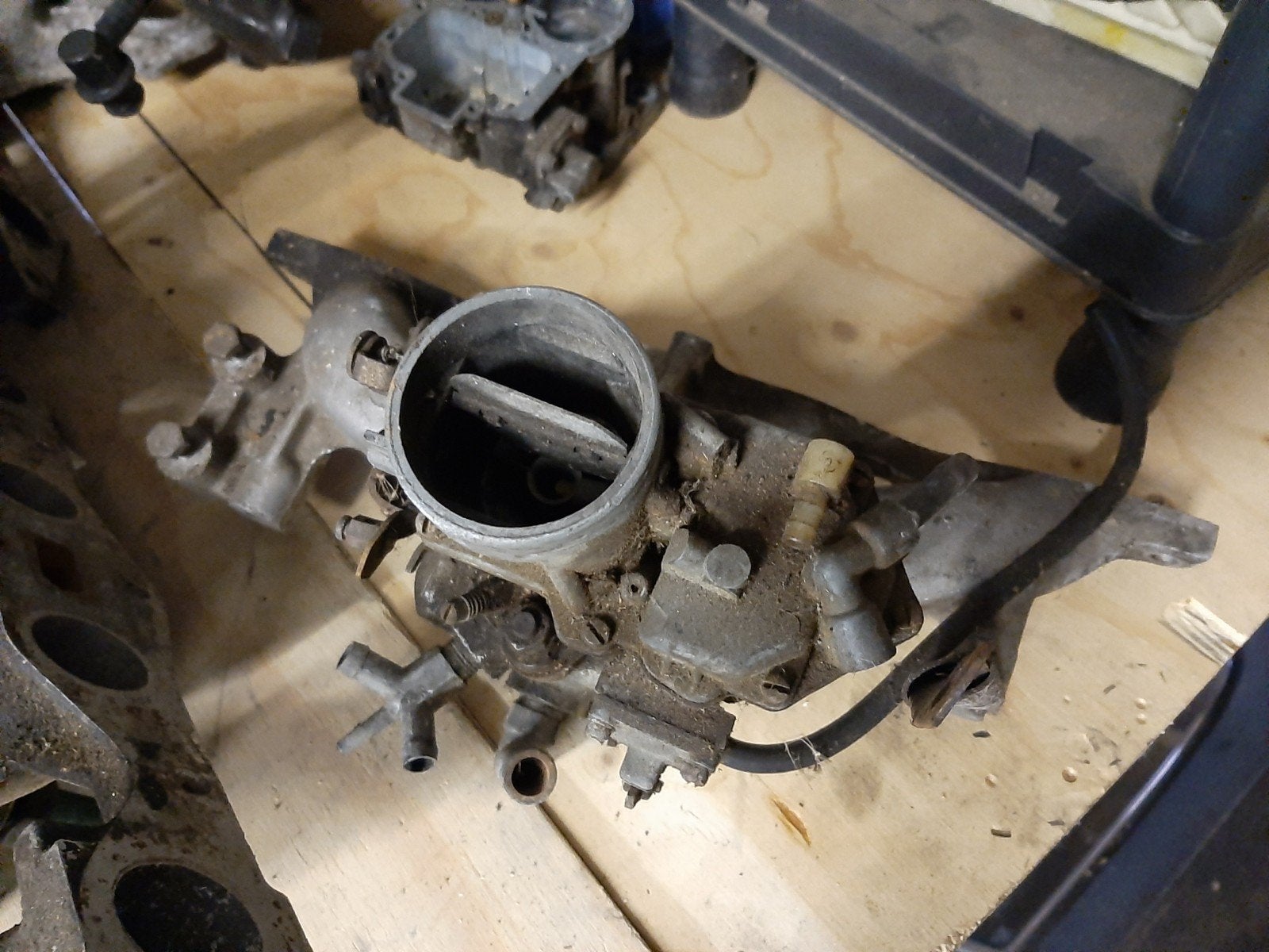 Oude Ford carburateur en inlaat, Ophalen of Verzenden, Gebruikt, Ford