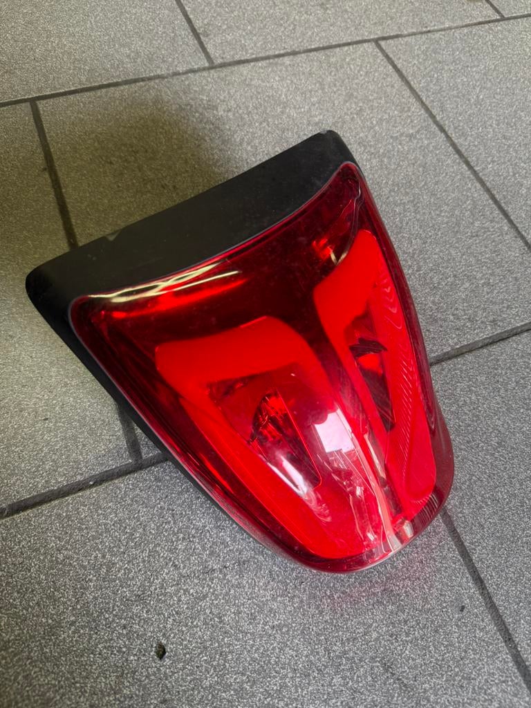 Vespa sprint/primavera 50-125cc led achterlicht, Motoren, Ophalen