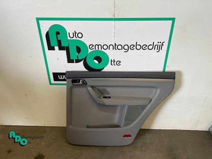 Portierbekleding 4Deurs rechts-achter van een Volkswagen Tou, Gebruikt, -, Volkswagen, -
