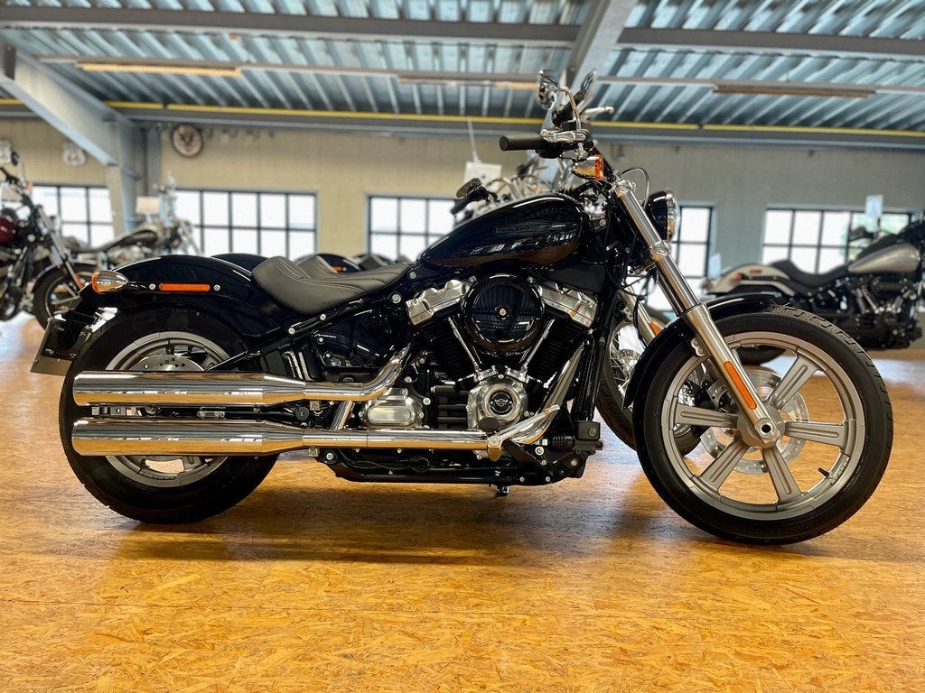Harley-Davidson Cruiser SOFTAIL FXST STANDARD - HOLLYWOOD, Motos, Harley-Davidson, Customerservices@harley‑davidson.com, 3700 West Juneau Avenue
WI 53208  Milwaukee, US