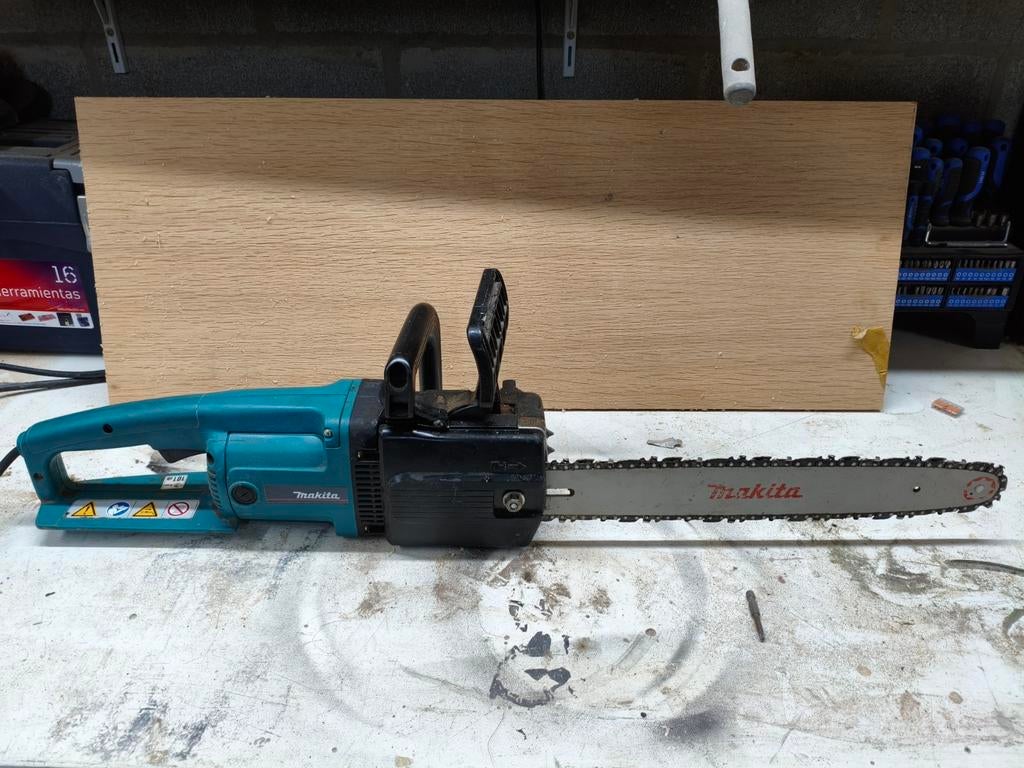 Makita kettingzaag electrisch, Ophalen