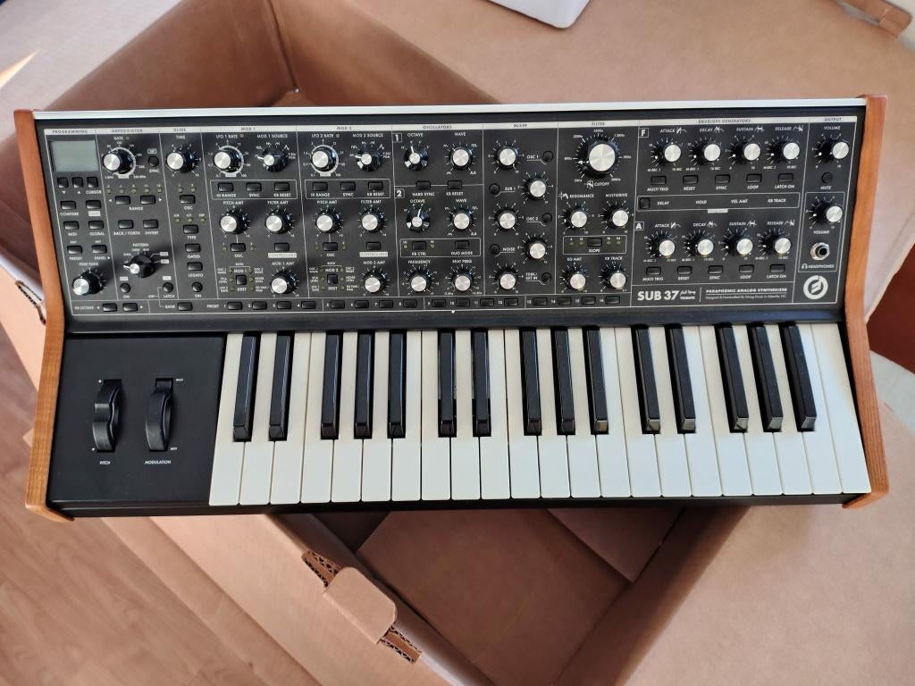 moog sub 37, Muziek en Instrumenten, Ophalen of Verzenden, Zo goed als nieuw