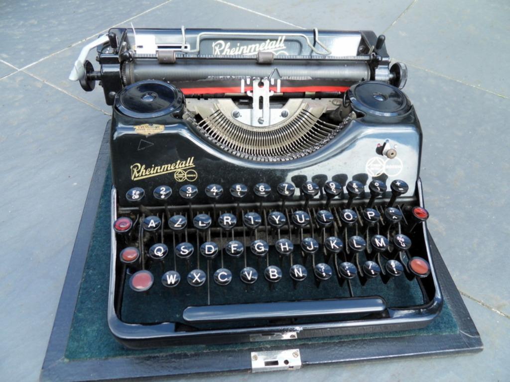 Antieke schrijfmachine met koffer, Ophalen