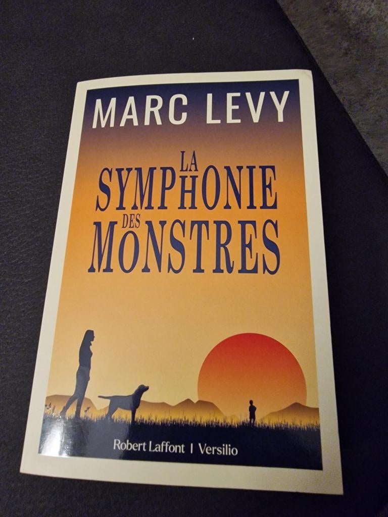Marc levy la symphonie des monstres, Enlèvement ou Envoi, Comme neuf