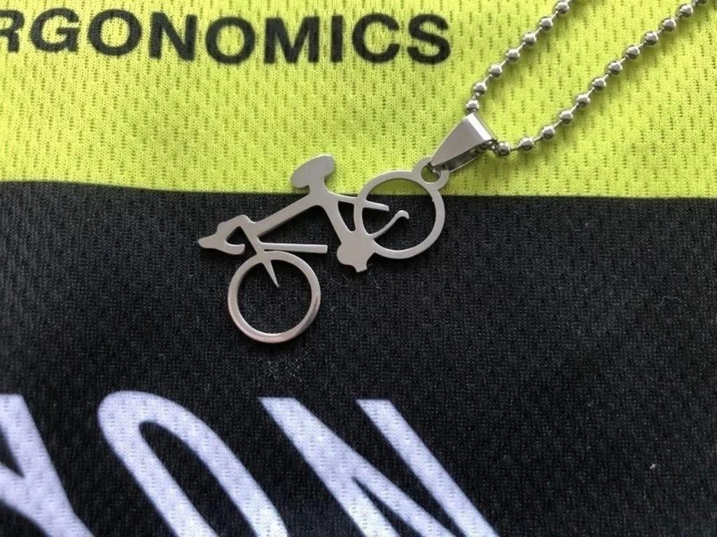 RVS hanger in de vorm v/e racefiets / koersfiets, Vélos & Vélomoteurs, Accessoires vélo | Vêtements de cyclisme, Neuf, Femmes