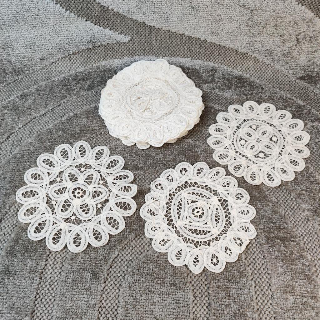 18 sierdoekjes kantklossen handwerk 20cm diameter, Antiek en Kunst, Ophalen of Verzenden