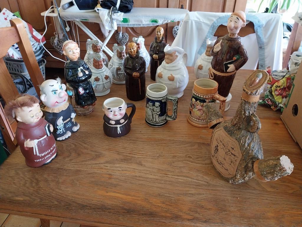 superbe lot de carafes,pichets,cruches,tirelires motif moine, Ophalen