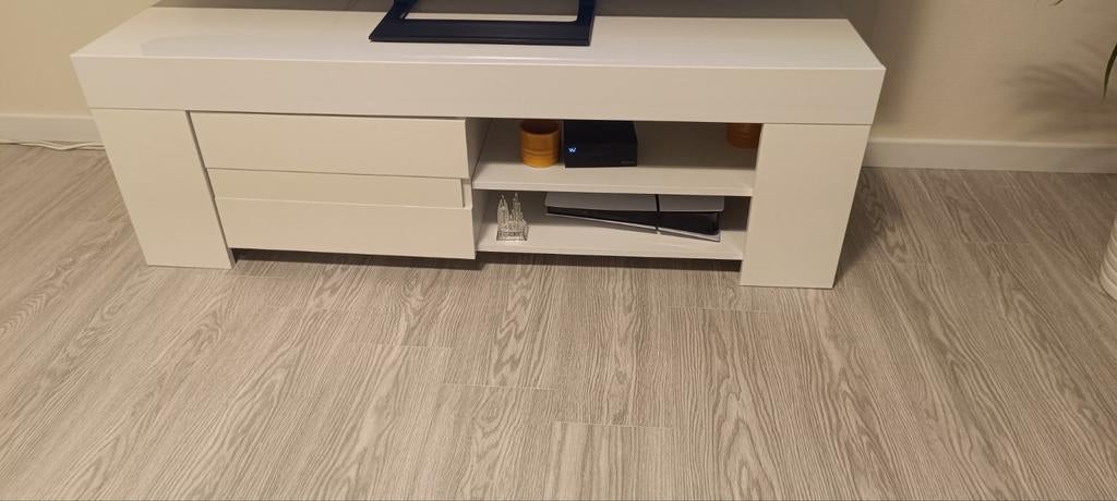 Table tv laqué blanc, Ophalen, 150 tot 200 cm, Zo goed als nieuw, Minder dan 100 cm
