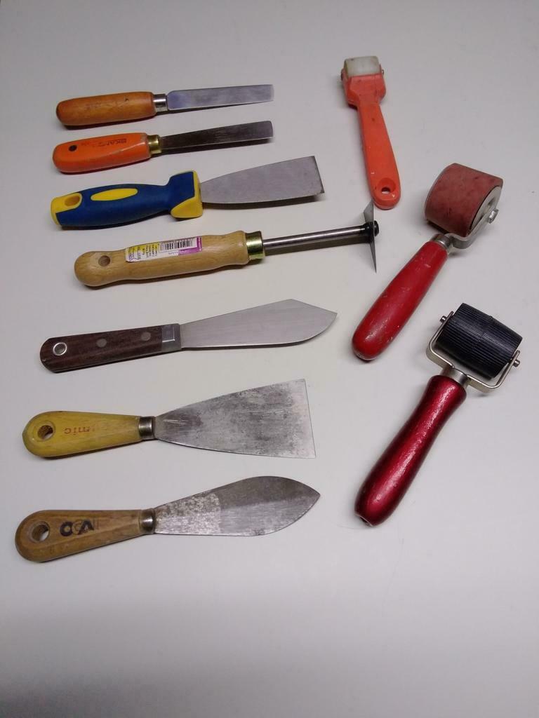 Palettes, petits rouleaux et élargisseur de fissures  en lot, Enlèvement, Comme neuf