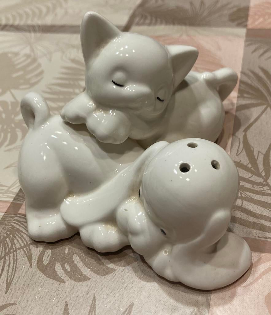 Service à poivre et sel rétro en porcelaine, chien et chat., Collections, Enlèvement, Comme neuf, Porcelaine, Statue(s)