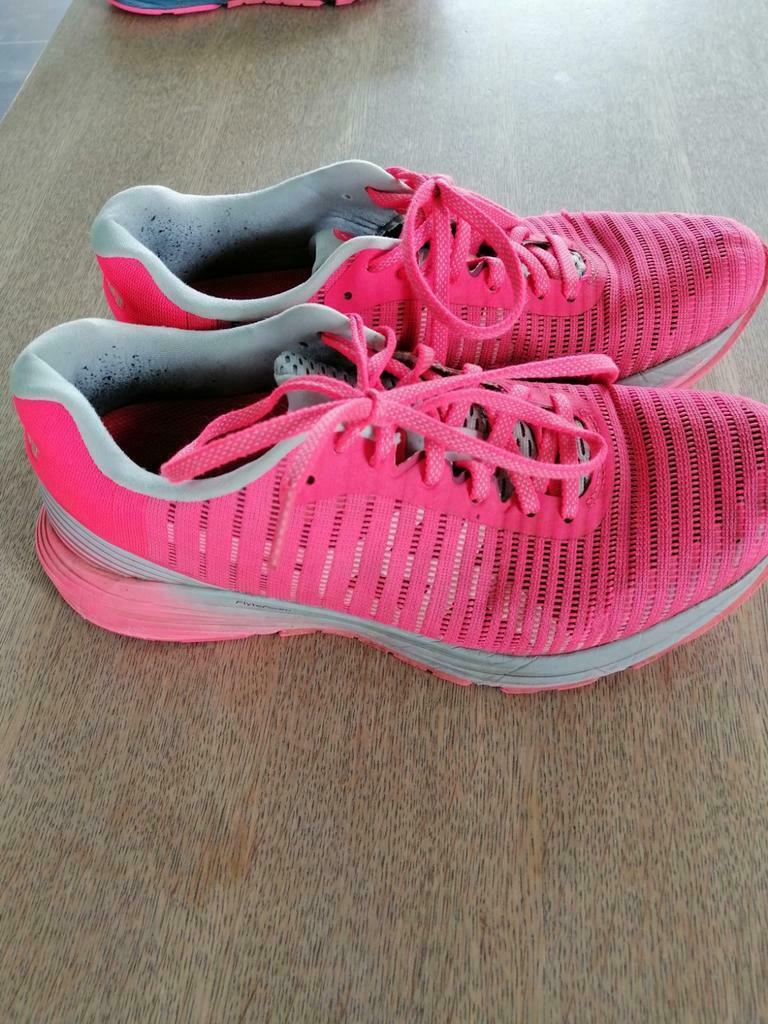 Asics dynaflyte roze maat 40,5, Sports & Fitness, Course, Jogging & Athlétisme, Course à pied, Enlèvement ou Envoi, Chaussures de course à pied