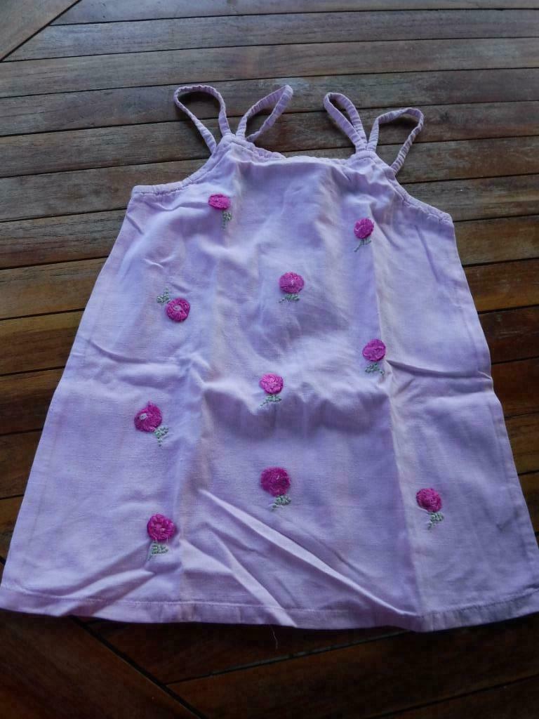 Top bain de soleil rose avec broderies 6-8 ans, Enlèvement ou Envoi, Utilisé, Fille, Chemise ou Chemisier
