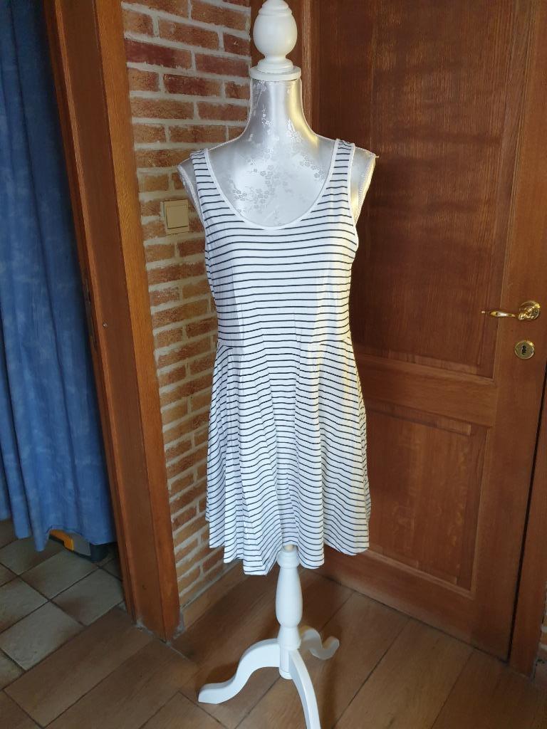 Petite robe blanche lignée noire, Enlèvement, Neuf