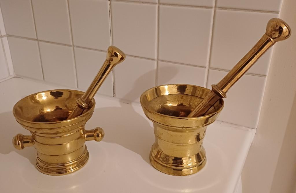 2 bronzen vijzels met bijhorende stamper, Ophalen, Brons