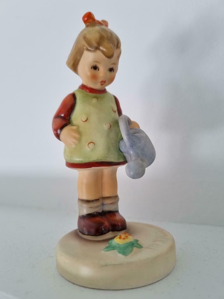 Hummel 74 little gardener SPECIALE STEMPEL, Verzamelen, Beelden en Beeldjes, Ophalen of Verzenden, Zo goed als nieuw, Hummel