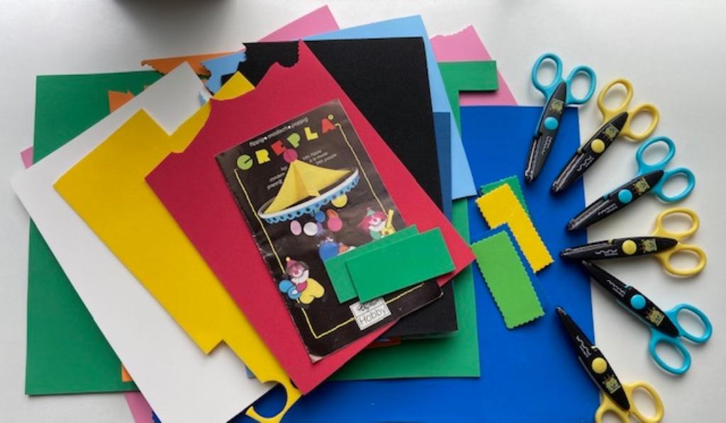 Bricolage feuilles Néoprène et ciseaux cranteurs, Hobby en Vrije tijd, Knutselen, Ophalen of Verzenden, Gebruikt, Knutselwerk