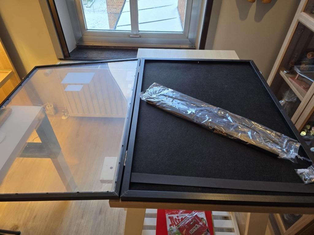 Cadre d'affichage pour maillots/cartes ,etc.., Neuf, Avec porte(s), Moins de 100 cm, Enlèvement