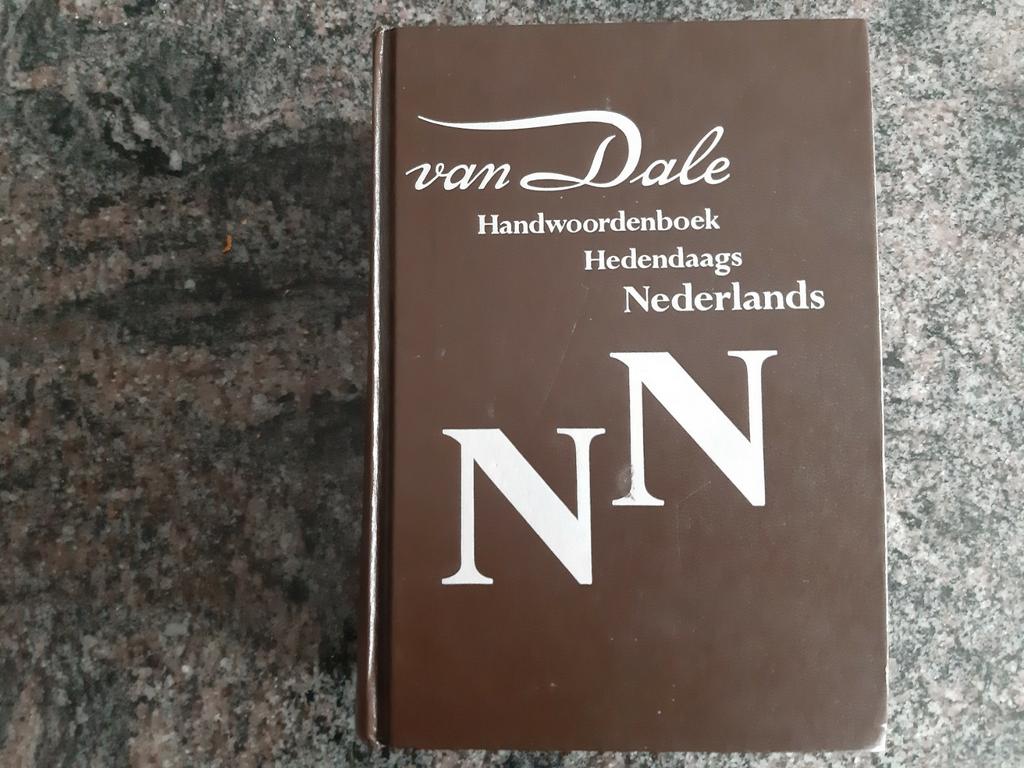 Van dale aanspreekvormen  hedendaags nederlands, Ophalen of Verzenden, Zo goed als nieuw, Van Dale, Nederlands