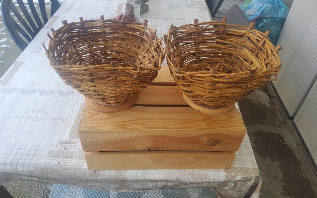 Houten kist en 2 rieten manden, Ophalen, Zo goed als nieuw