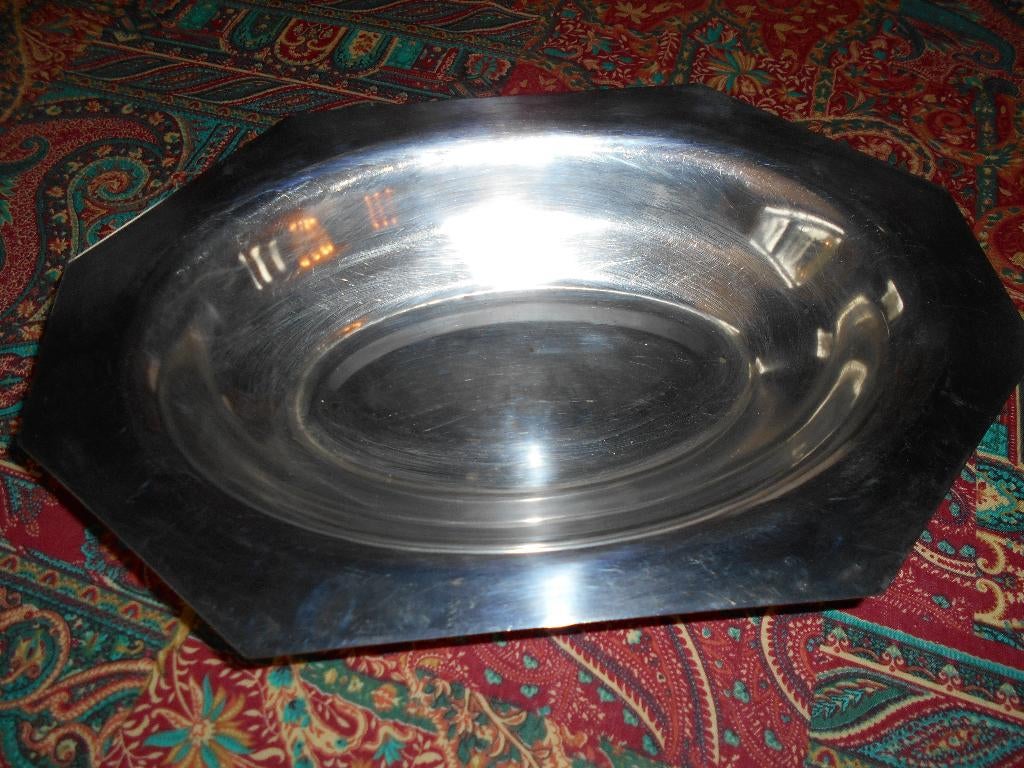 Plat argenté octogonal, Enlèvement, Argent
