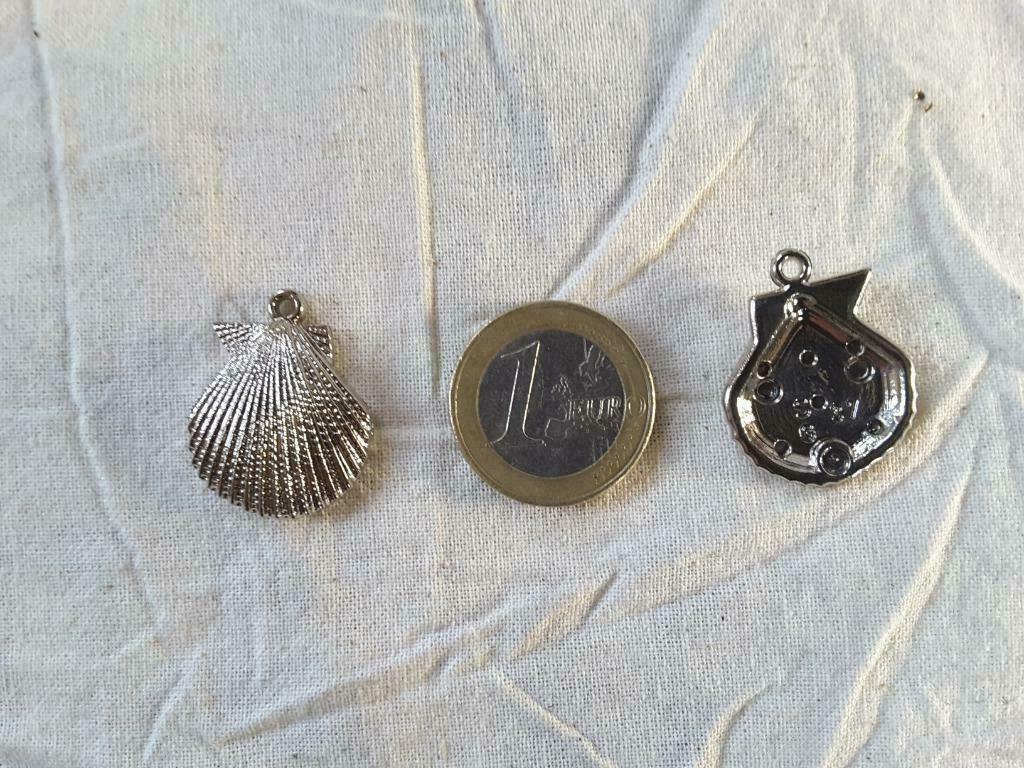 Zilveren schelp naaicharme - Sint-Jacobsschelp, Ophalen of Verzenden, Nieuw, Overige typen