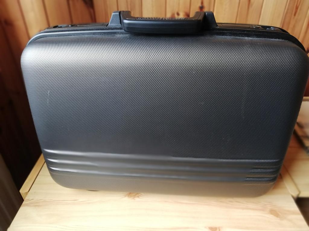 Grote stevige koffer met 4 ritsen, Handtassen en Accessoires, Koffers, Ophalen of Verzenden, Wieltjes