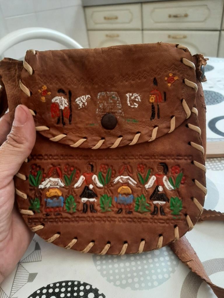 Vintage handgemaakte lederen (kinder) tas – folkl. model, Handtassen en Accessoires, Tassen | Damestassen, Ophalen of Verzenden
