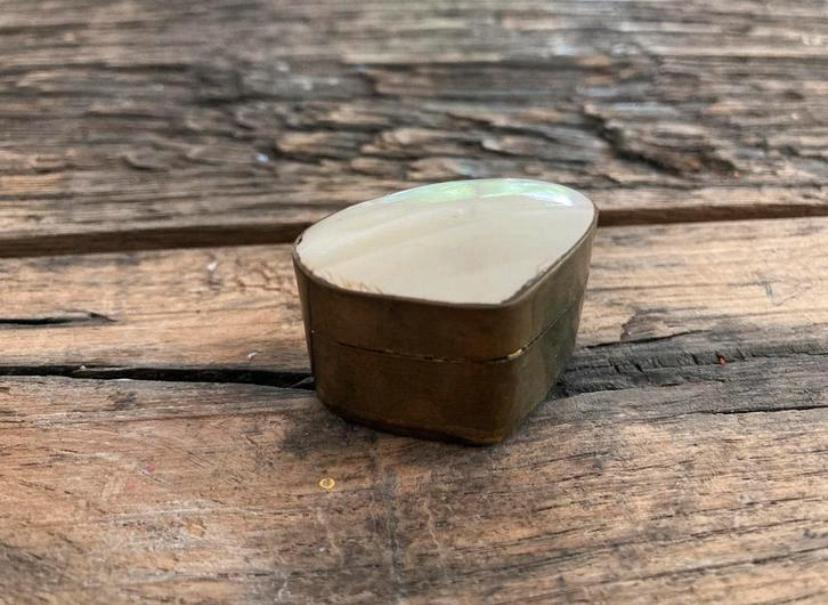 Antiek parelmoer pillendoosje - pill box, Ophalen of Verzenden, Zo goed als nieuw