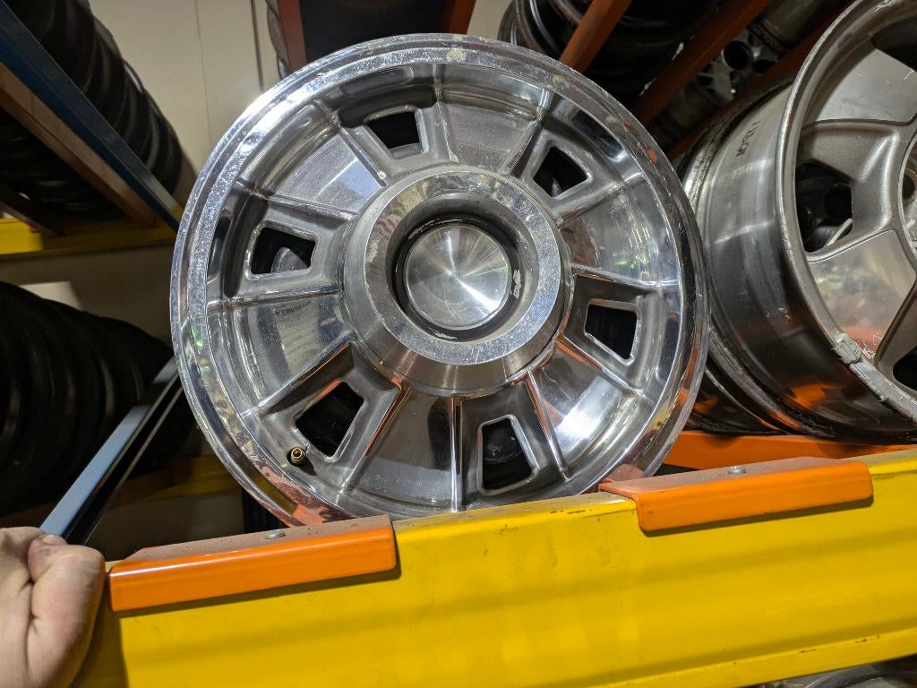 pontiac lemans 66 velgen met wieldeksels, Ophalen, Pontiac