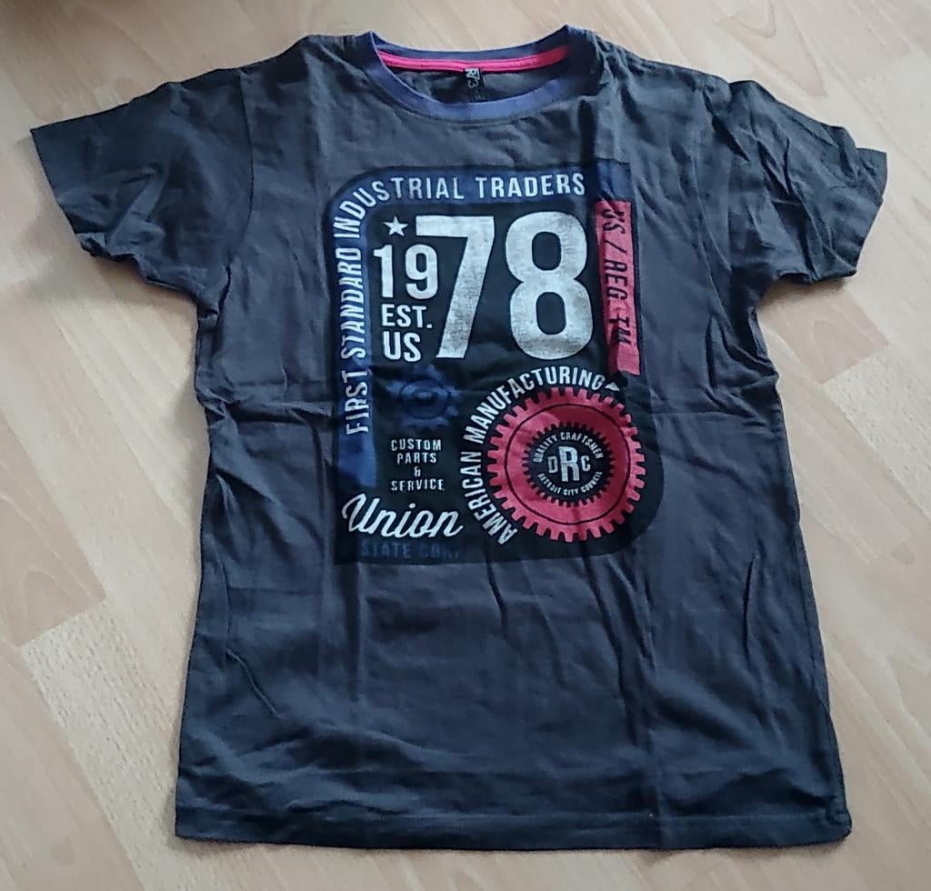 164 14 ans T-shirt gris foncé avec violet rouge, Enlèvement ou Envoi, Utilisé, Garçon, Chemise ou À manches longues