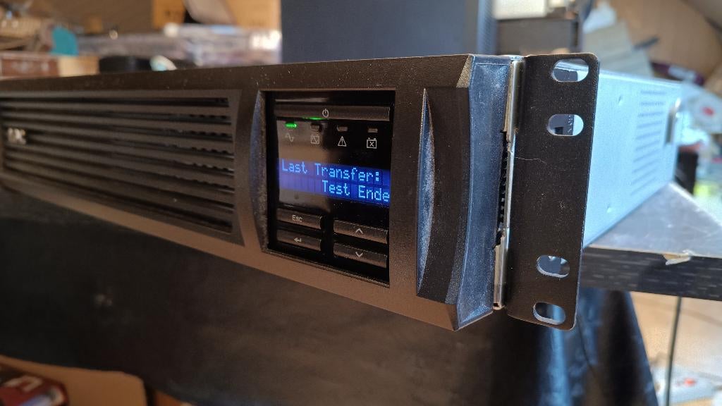 UPS APC SMT750RMI/525W-2U- Nouvelle batterie testée en rack, Envoi, Utilisé