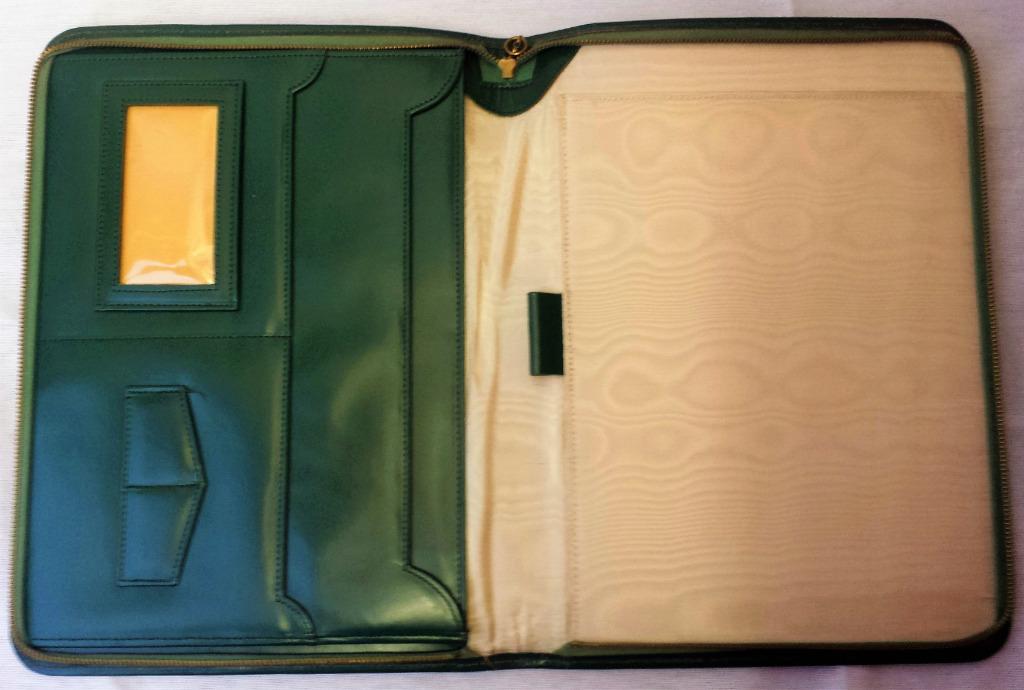 lederen map groen voor 5 euro, Diversen, Schoolbenodigdheden, Ophalen of Verzenden