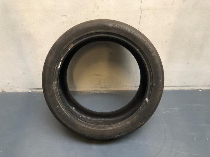 Pneu d'un Porsche Cayenne, Autos : Pièces & Accessoires, Pneus & Jantes, Pneu(s), Véhicule de tourisme, Utilisé, 3 mois de garantie