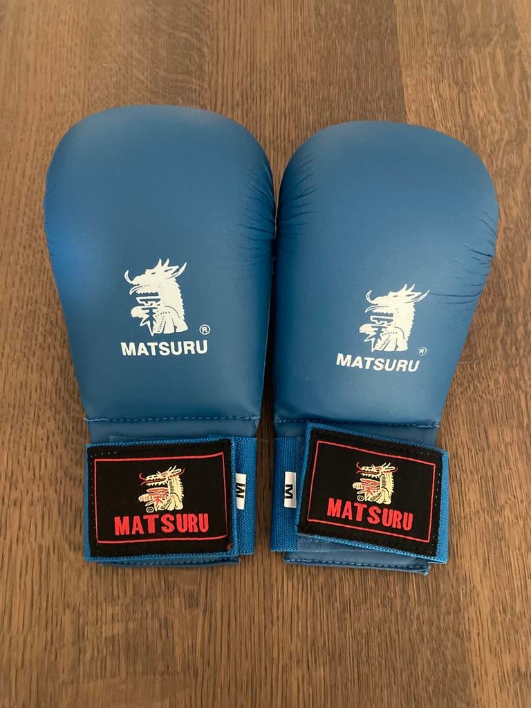 Matsuru karate handschoen vuisten - maat medium, Enlèvement ou Envoi, Comme neuf, Karaté