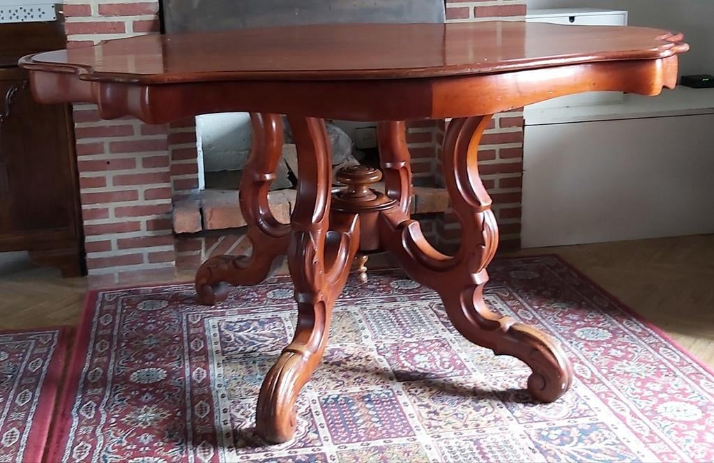 Grande table Biedermeier ancienne en noyer datant des années, Enlèvement