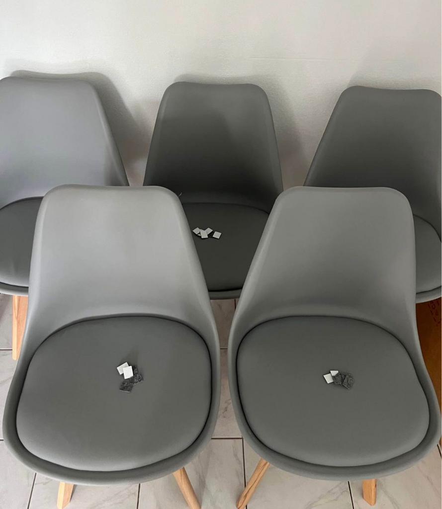 chaise neuve noir blanc gris plusieurs en stocks, Antiquités & Art, Enlèvement