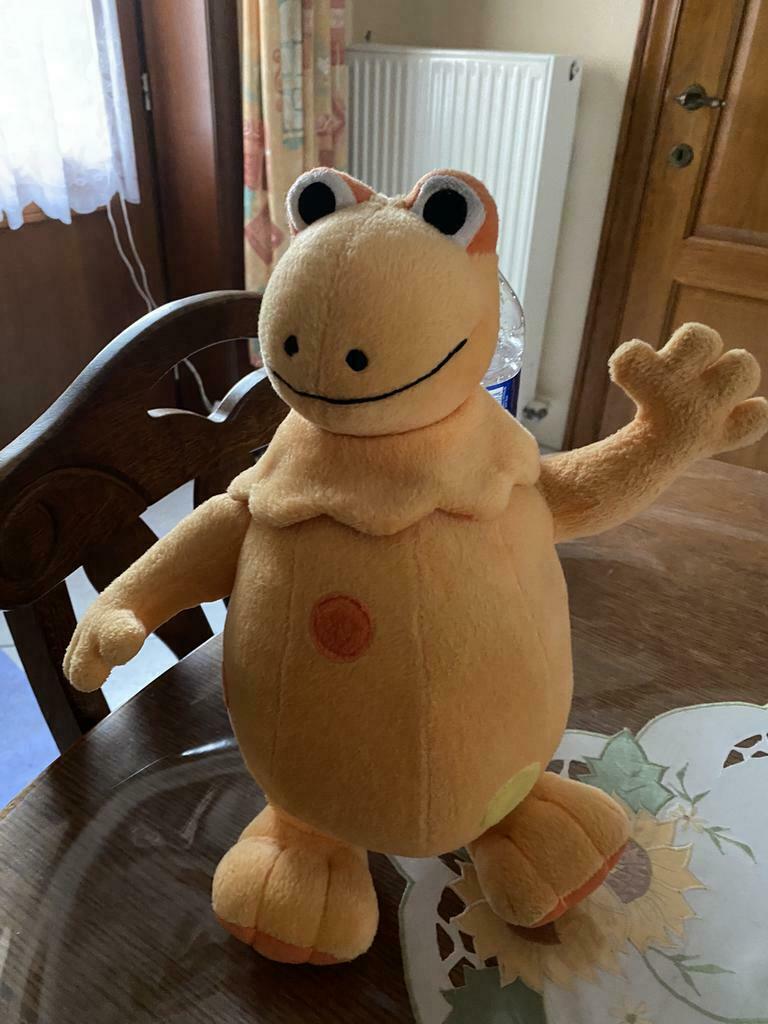 Oude Casimir knuffel die spreekt als je op je buik drukt