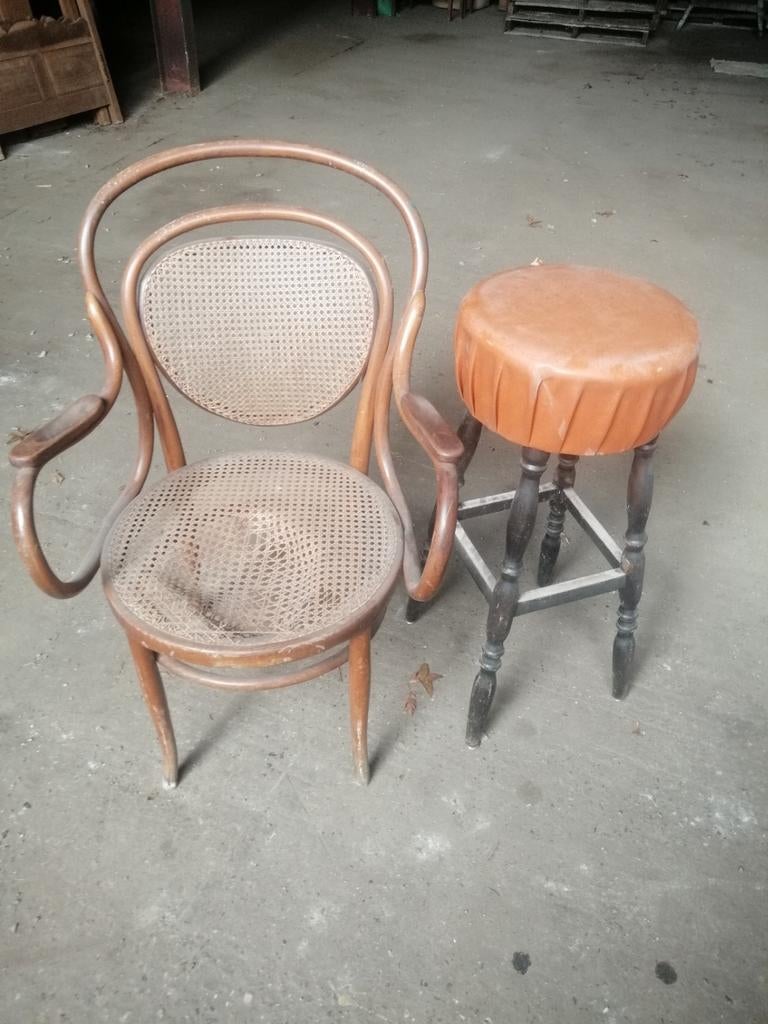 Stoelen. Biedermeijer bed. Shuilhok.Koelcel deurl, Zakelijke goederen, Landbouw | Onderdelen | Banden, Velgen en Assen, Ophalen of Verzenden