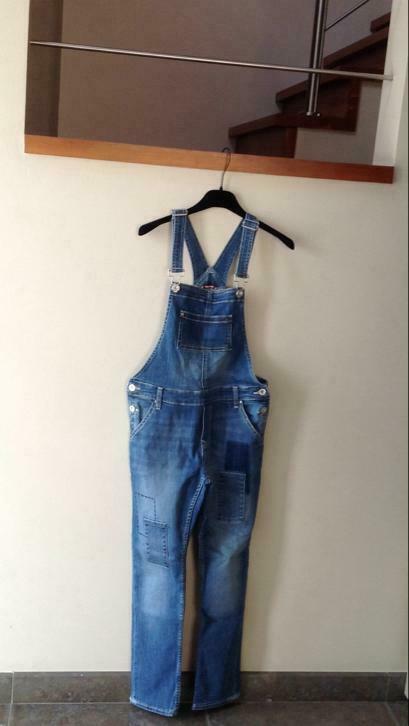 Jeans salopette Tommy Hilfiger, Enlèvement, Comme neuf, Fille