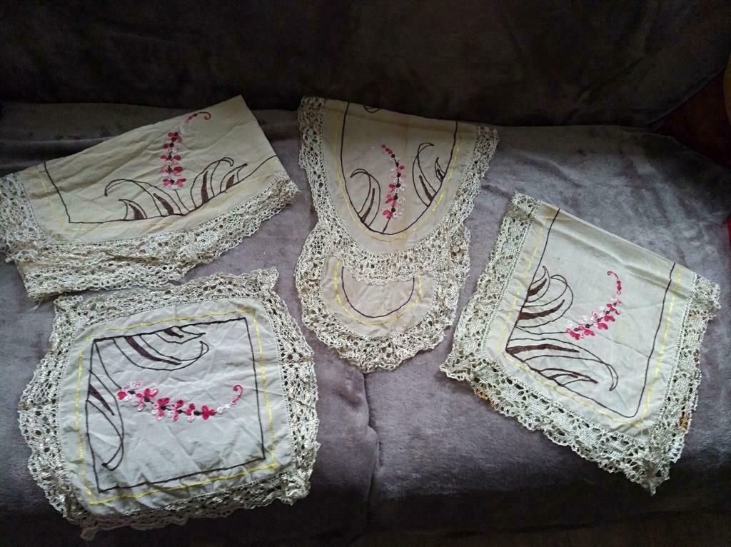 Ensemble de napperons fait main assortis dans leur jus, Antiquités & Art, Enlèvement ou Envoi