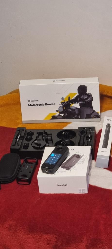 Insta360 X4 Action Camera , Motorcycle Bundel + Selfie stick, Enlèvement ou Envoi, Comme neuf, Autres marques