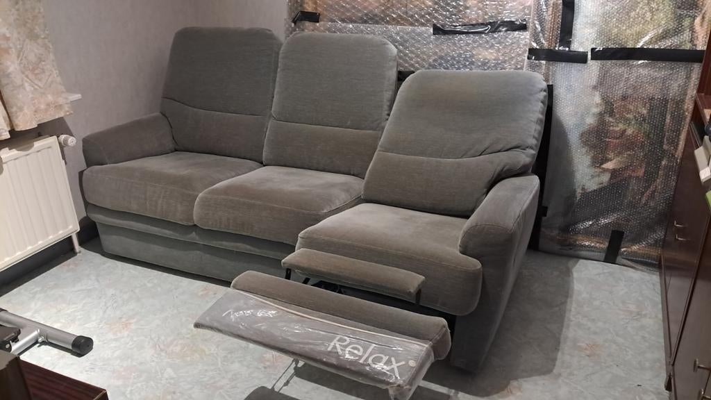 Grijze 3- zit sofa met 1 relax functie, Ophalen, Zo goed als nieuw, Stof
