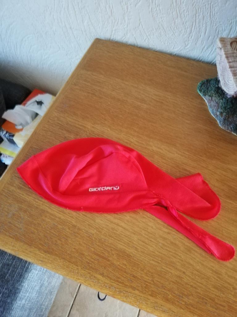 Bandana merk Giordano. Rode kleur., Fietsen en Brommers, Ophalen of Verzenden, Zo goed als nieuw