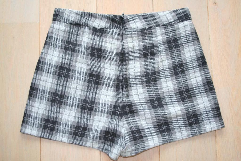 Short d'hiver à carreaux discrets 38 - état neuf !, Vêtements | Femmes, Taille 38/40 (M), Gris, Enlèvement ou Envoi, Comme neuf