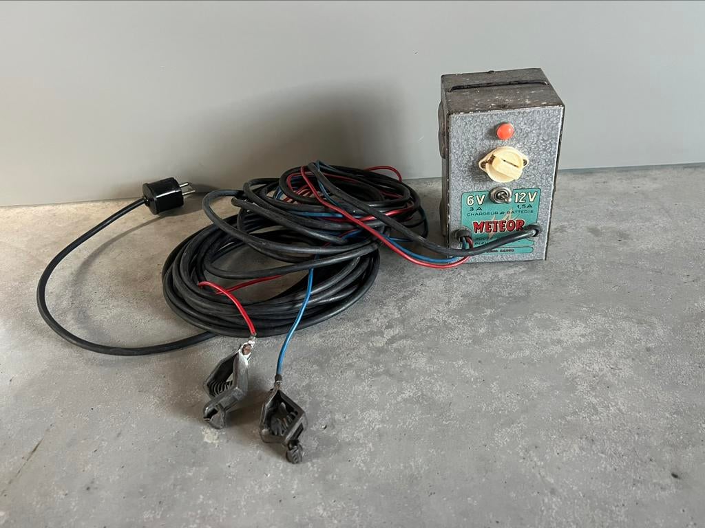 Vintage acculader imperial radio - Meteor 6 volt - 12 volt, Ophalen