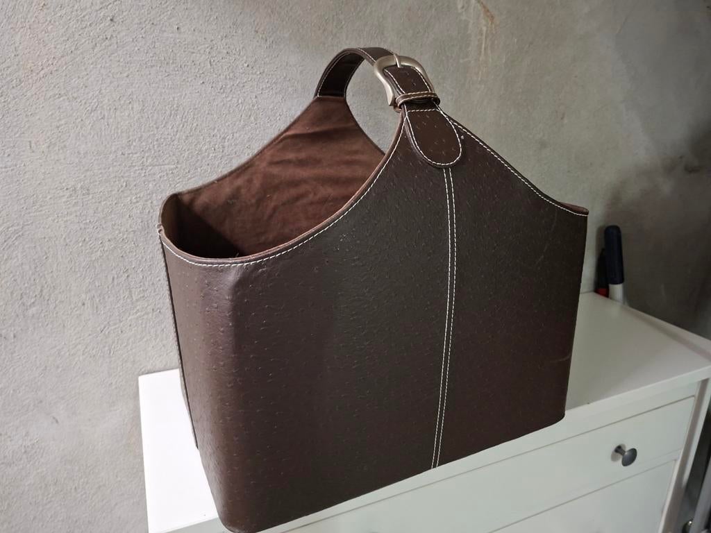 Mand voor magazines, lectuurbak, Ophalen